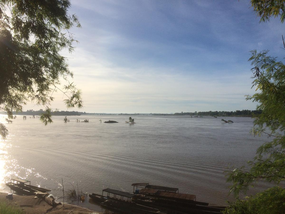 Pomelo Restaurant And Guesthouse - Fishermen & Tammarine Cottages Riverfront - Experience Nature, Culture And Adventure & Tailor-Made Tour Ban Khon Exterior photo