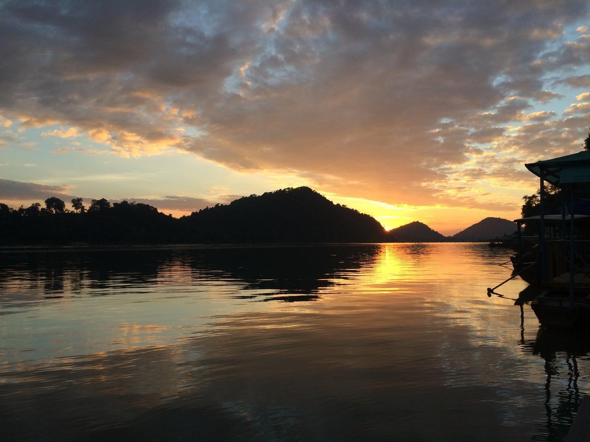 Pomelo Restaurant And Guesthouse - Fishermen & Tammarine Cottages Riverfront - Experience Nature, Culture And Adventure & Tailor-Made Tour Ban Khon Exterior photo